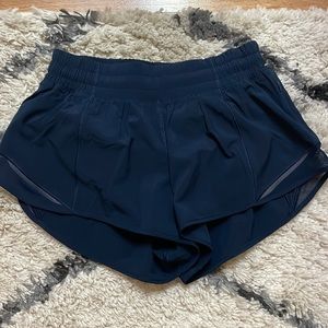 Lululemon Hotty Hot shorts 2.5 in navy